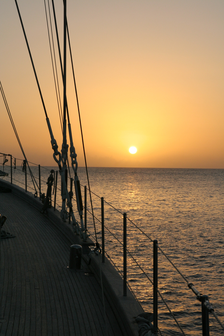 Sonnenuntergang vom Segelschiff Chronos vor Grenada