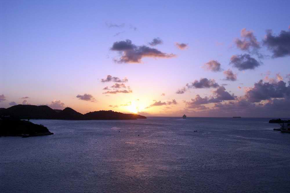 Sonnenuntergang von Bord der AIDA Vita aufgenommen (auf Antigua)