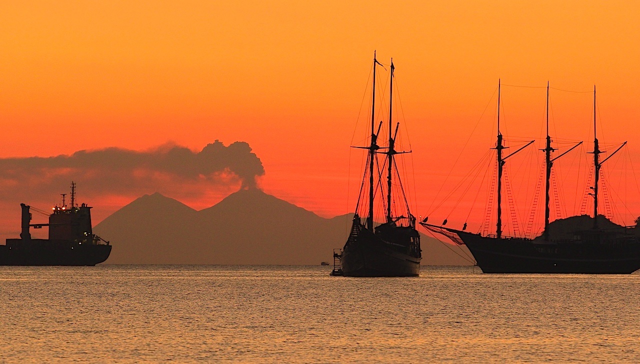 Sonnenuntergang von Labuanbajo Flores Indonesien