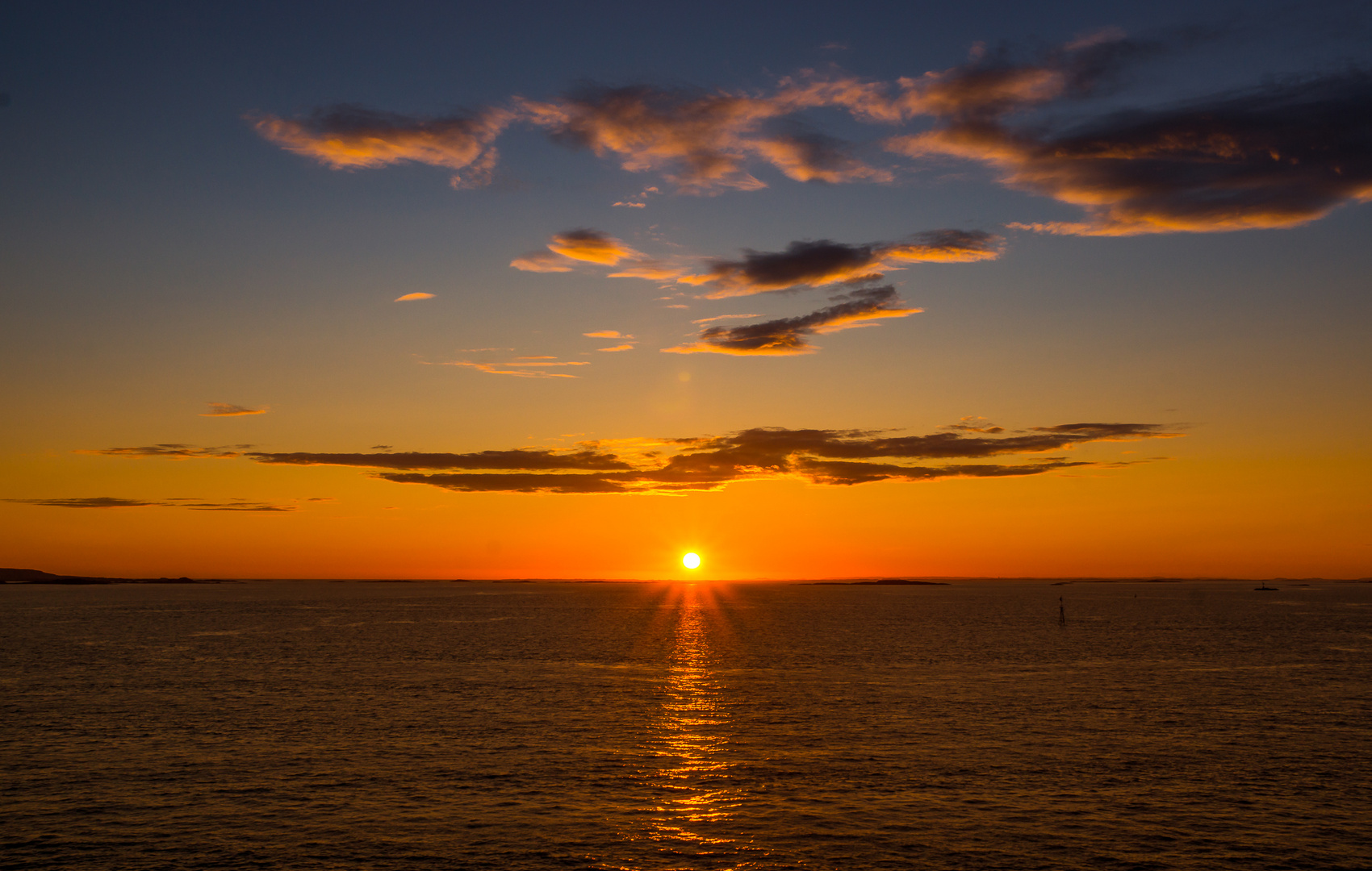 Sonnenuntergang vor Bergen