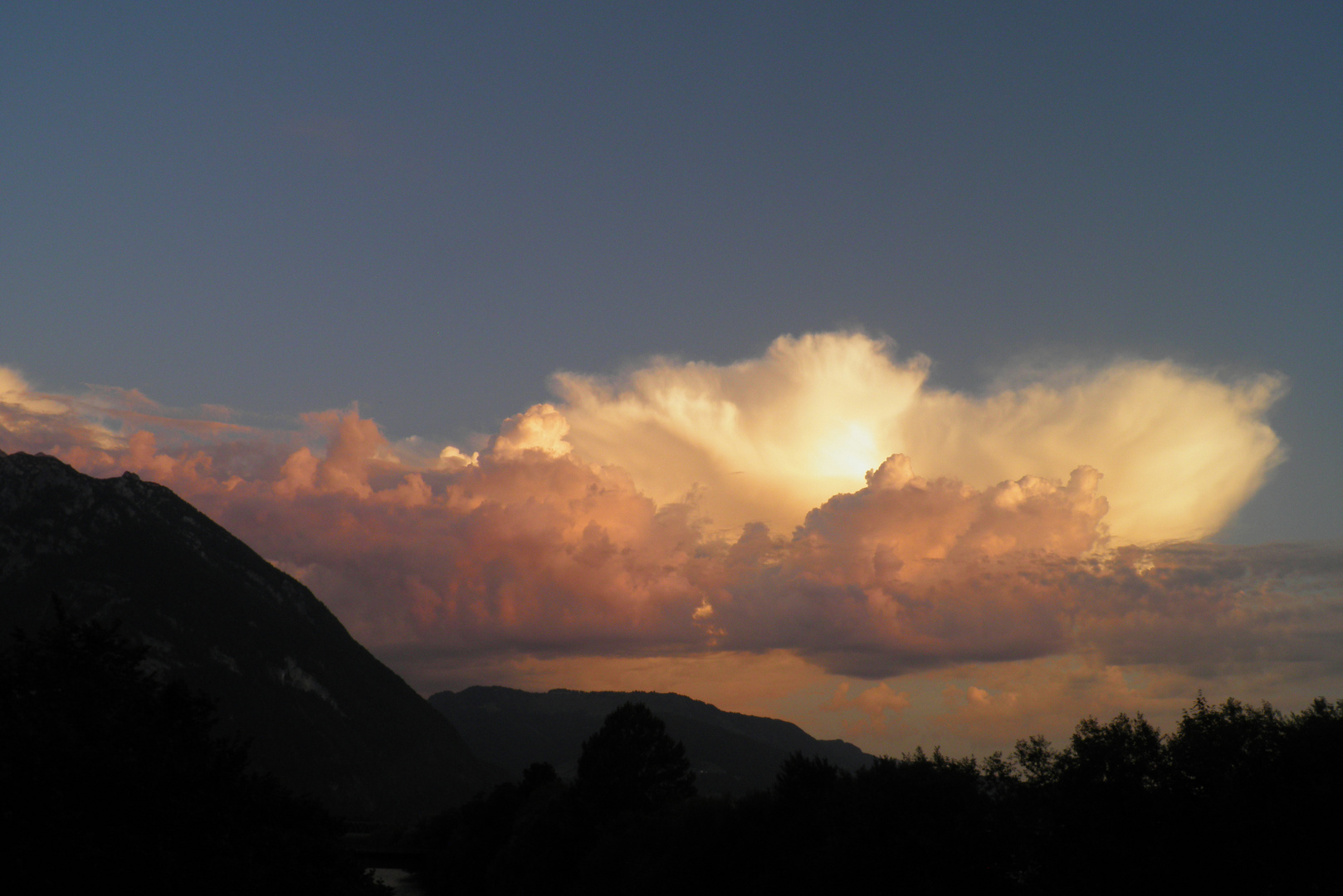 Sonnenuntergang vor dem Gewitter