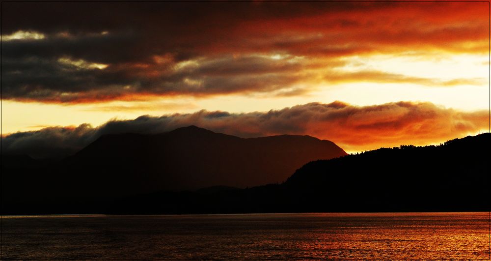 Sonnenuntergang vor den Lofoten