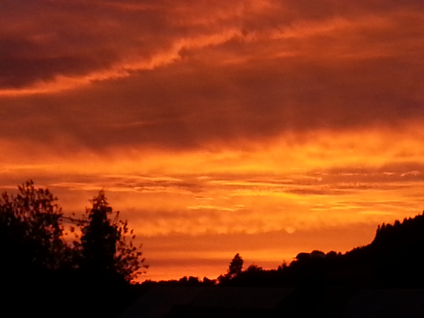 Sonnenuntergang vor der Haustüre