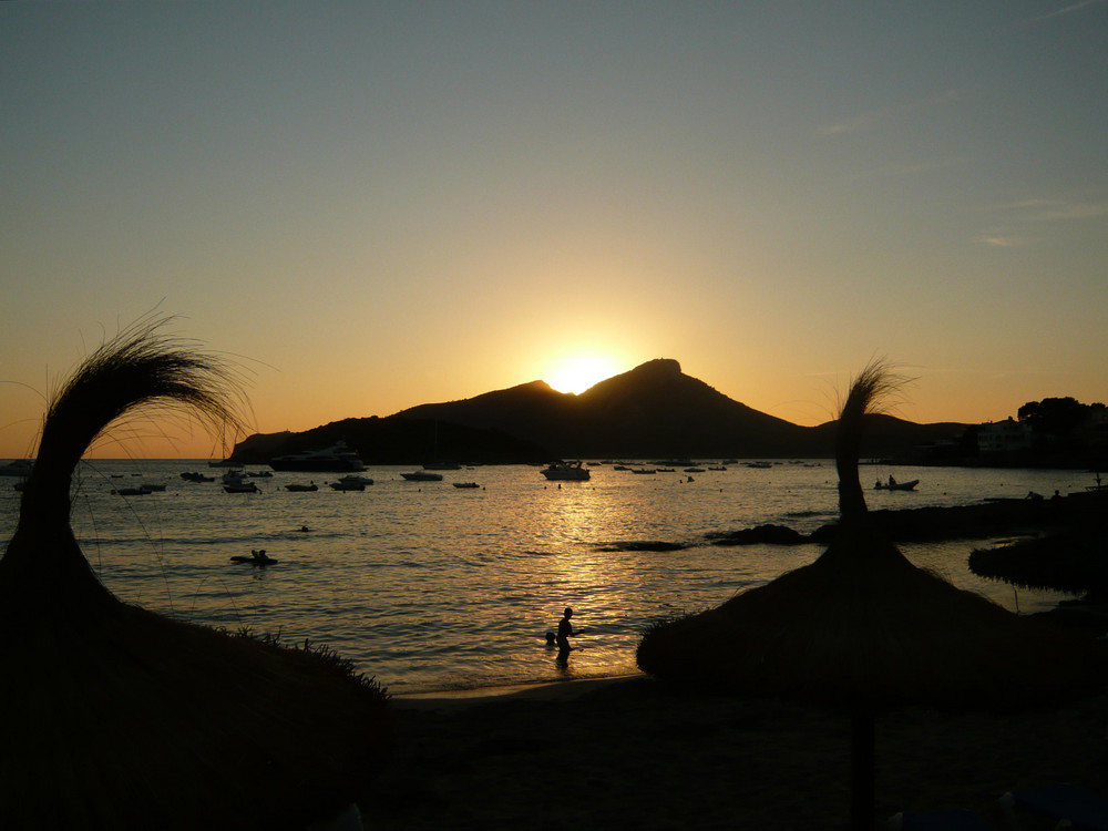 Sonnenuntergang vor der Insel Sa Dragonera auf Mallorca