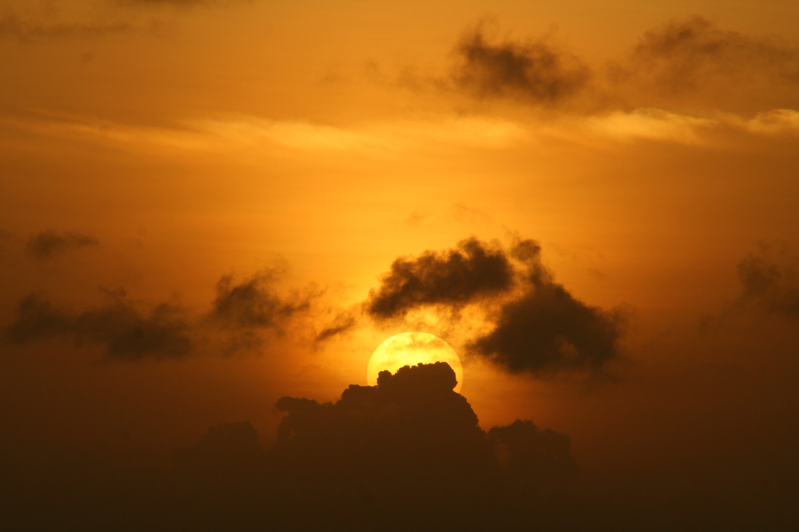 Sonnenuntergang vor der Küste Kenias