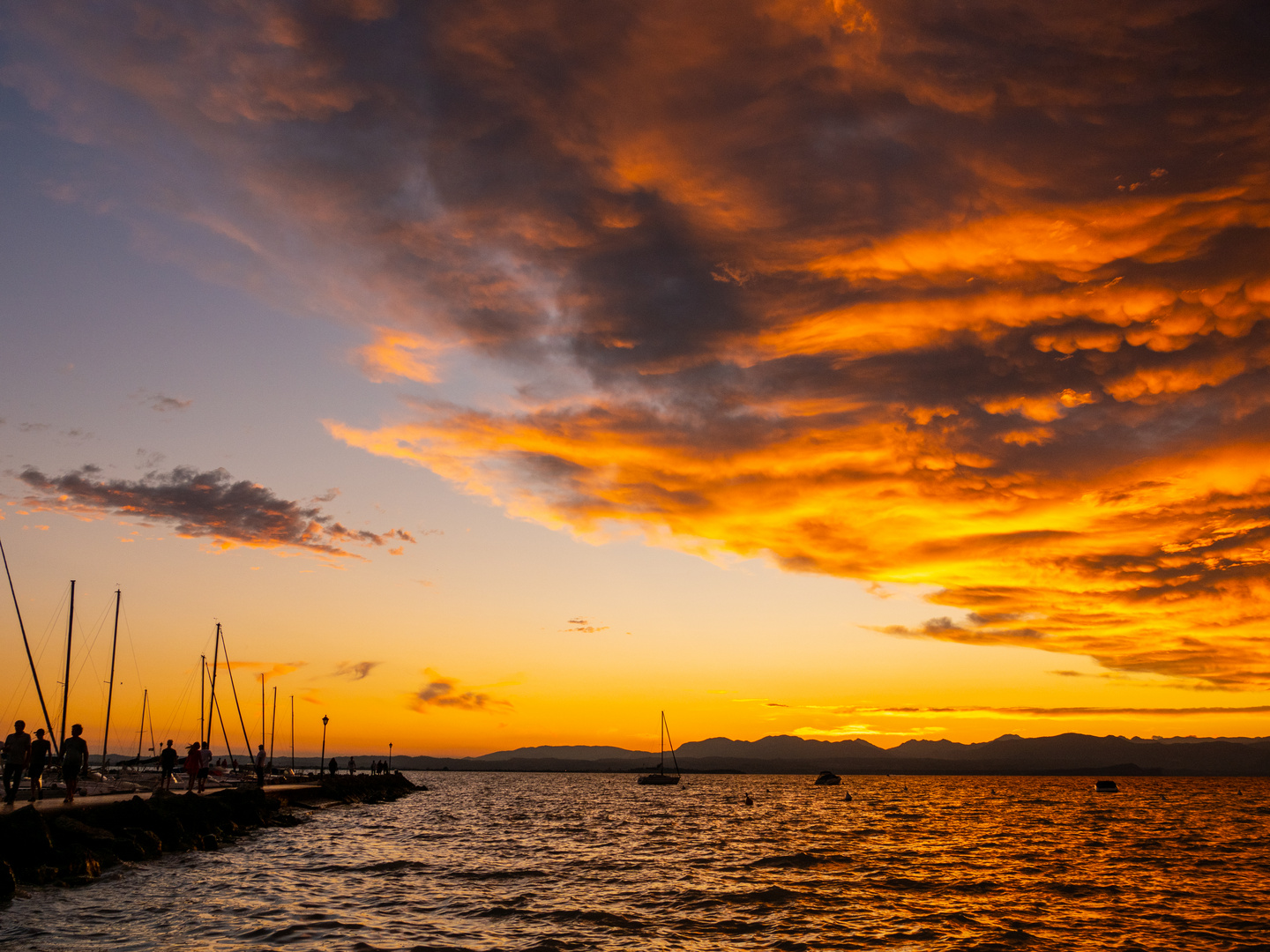 Sonnenuntergang vor Gewitter Gardasee