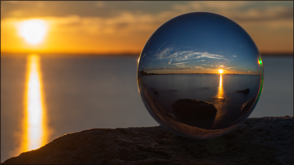 Sonnenuntergang vor Laboe in der Kugel