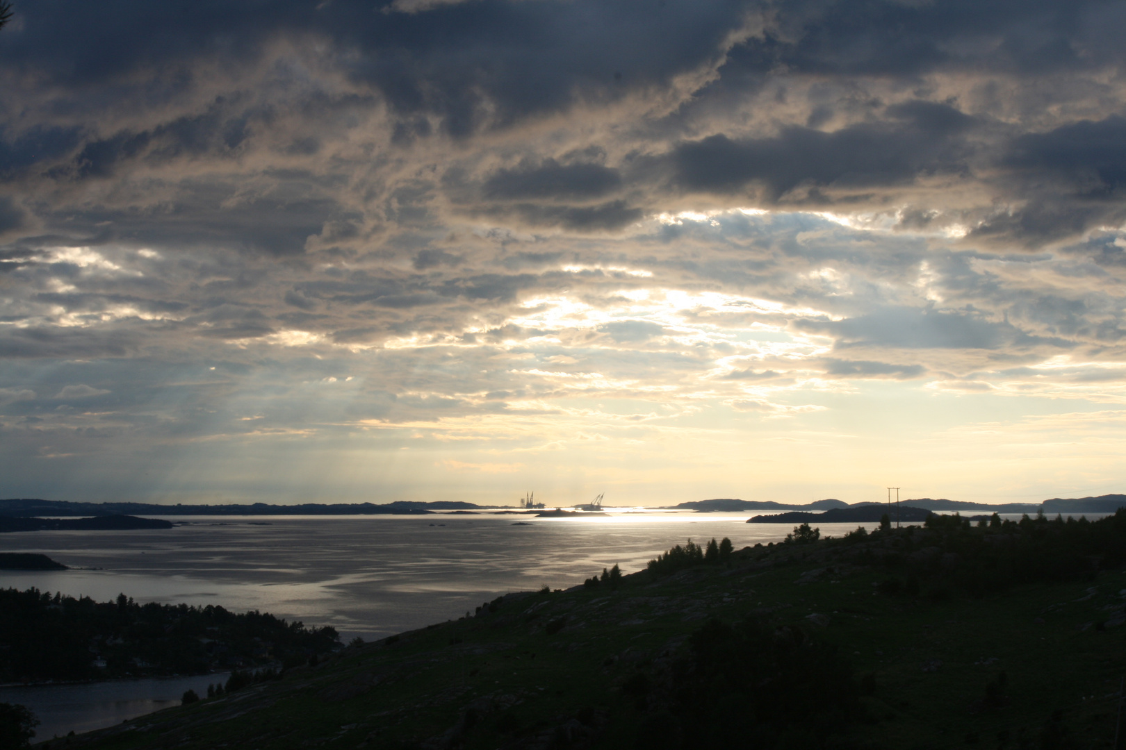 Sonnenuntergang vor Stavanger - mit Blick auf die Ölbohrinseln