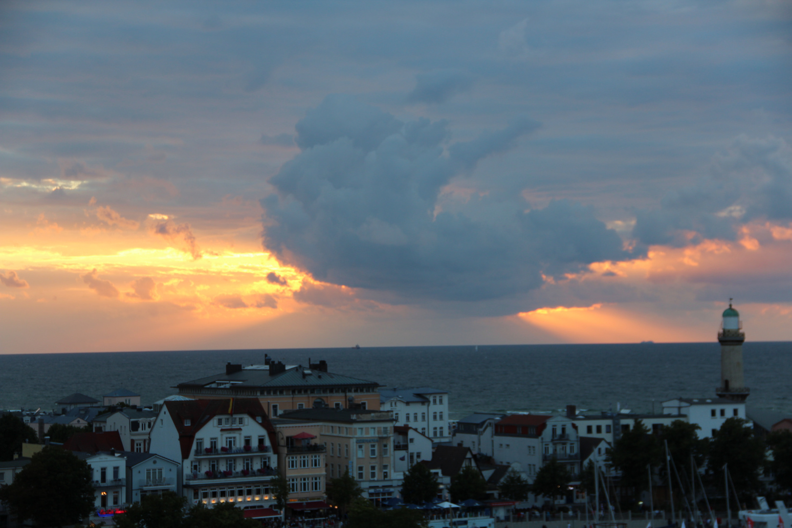 Sonnenuntergang Warnemünde - Ostsee