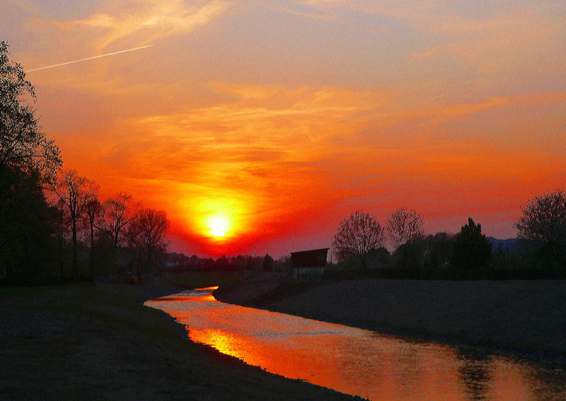 Sonnenuntergang was hast du mit dem Wasser im Fluß gemacht ?