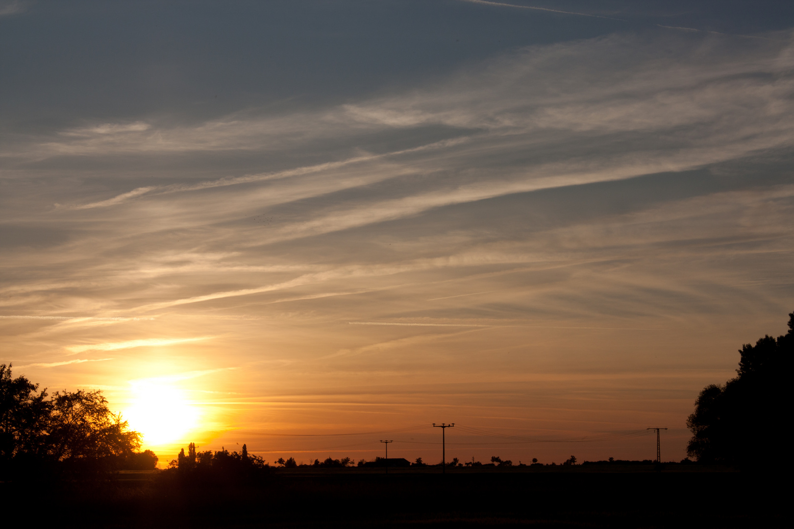 Sonnenuntergang - Wolkenstreifen nähe Dessau