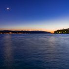 Sonnenuntergang zur blauen Stunde in Orebic, Kroatien