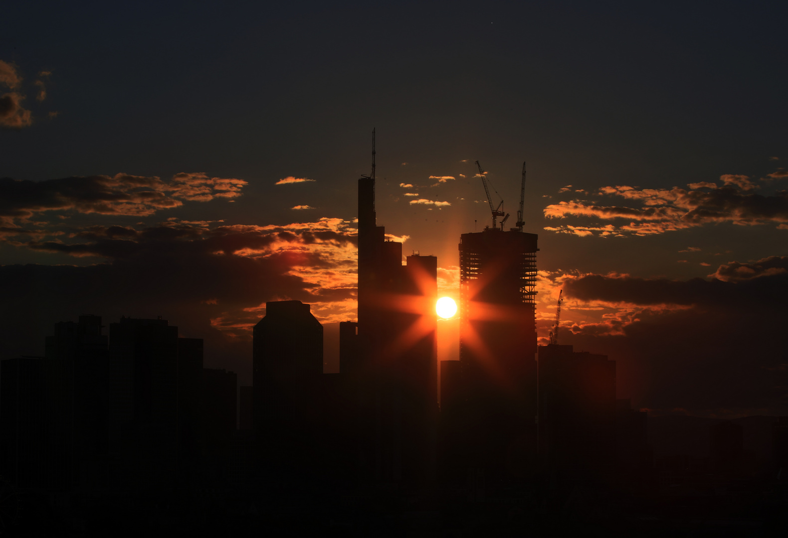 Sonnenuntergang zwischen den Türmen