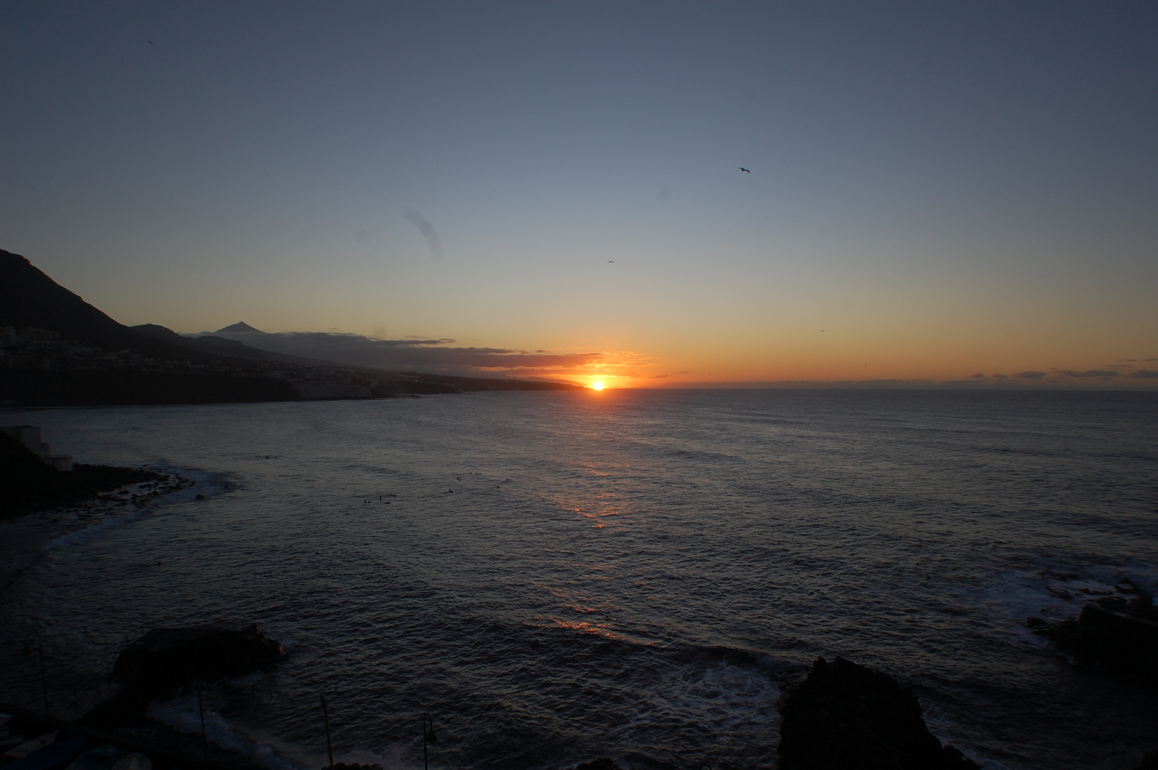 SOnnenuntergang3 Im Hintergrund links der Teide