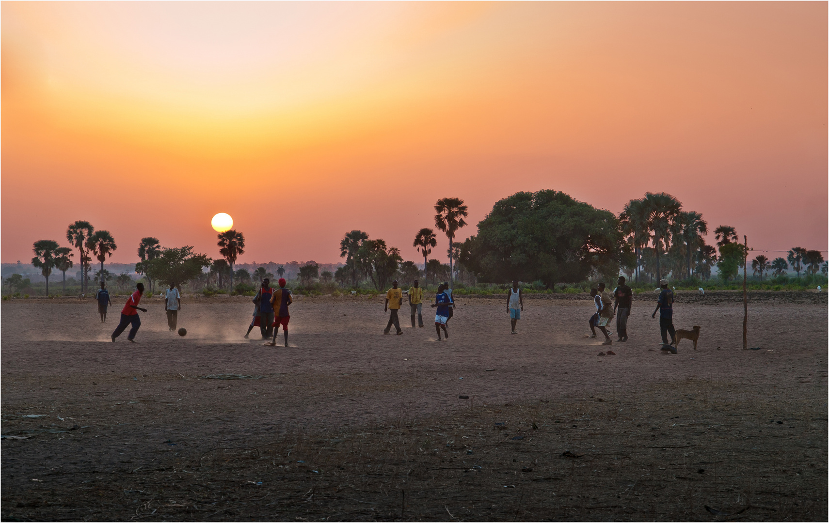 Sonnenuntergangs-Fussball