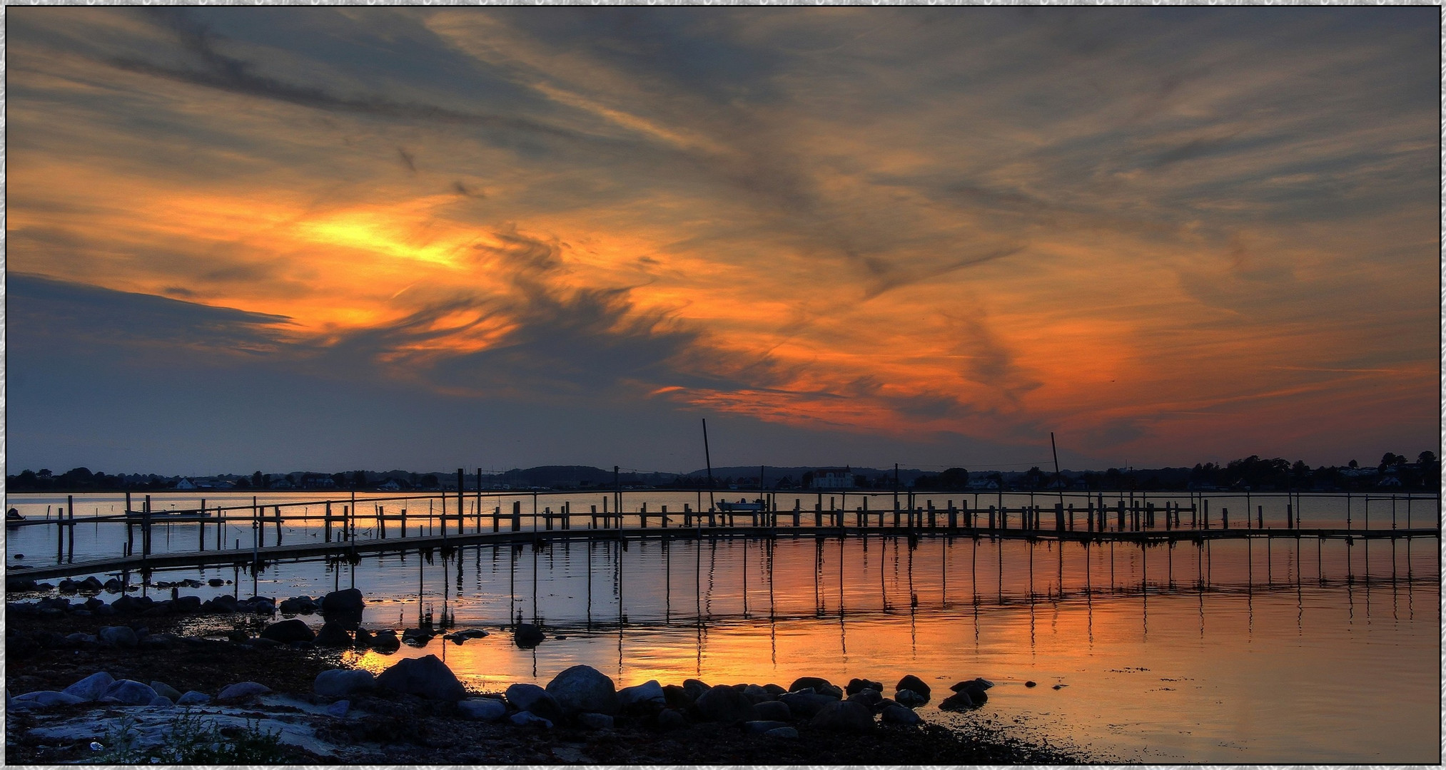 Sonnenuntergangs-Stimmung in der Hejlsminde-Bucht  ( Dänemark ) Skandinavienreise 2014