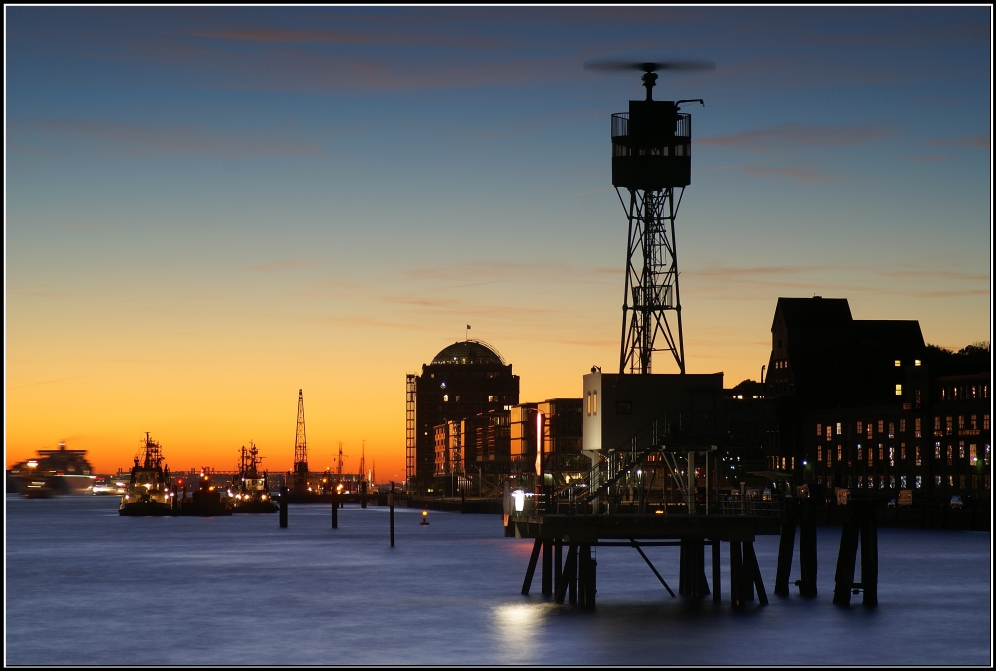 Sonnenuntergangsausblick vom Dockland nach Övelgönne