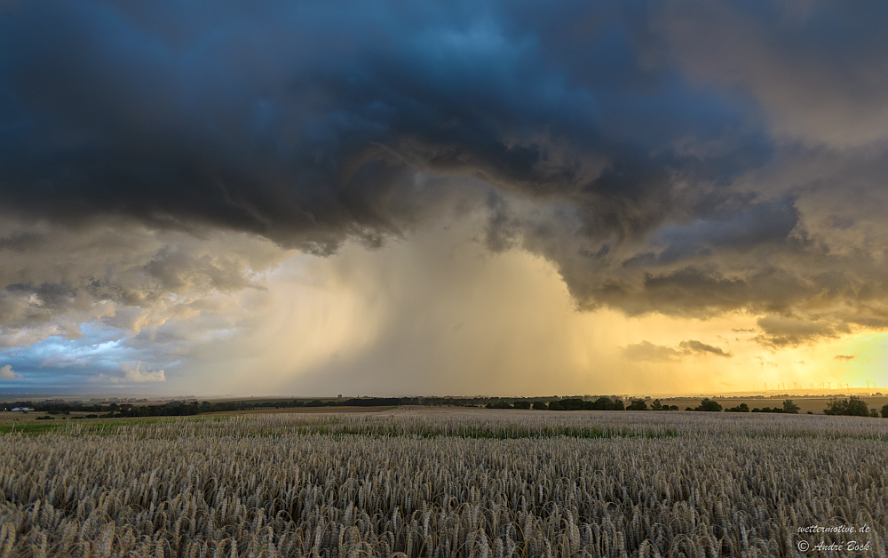 Sonnenuntergangsgewitterfront