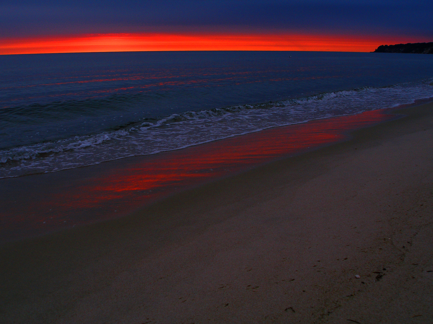 Sonnenuntergangshimmel am Ostseestrand auf Rügen