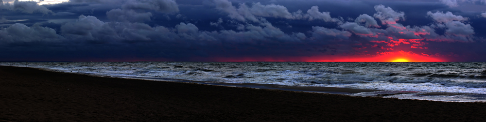 Sonnenuntergangspanorama an der Ostsee