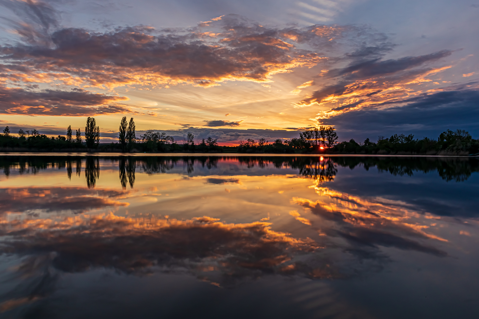 Sonnenuntergangsstimmung am See.