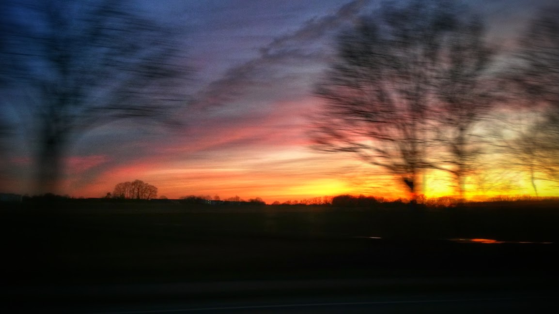 Sonnenuntergangsstimmung auf der Autobahn