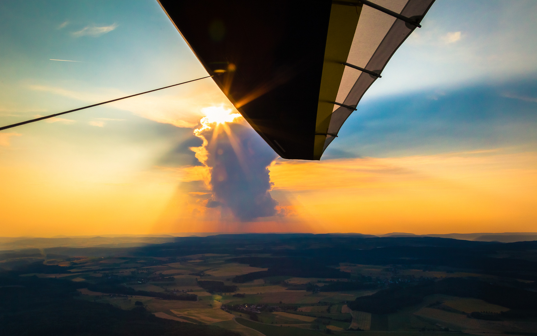 Sonnenuntergangsstimmung über dem Hegau