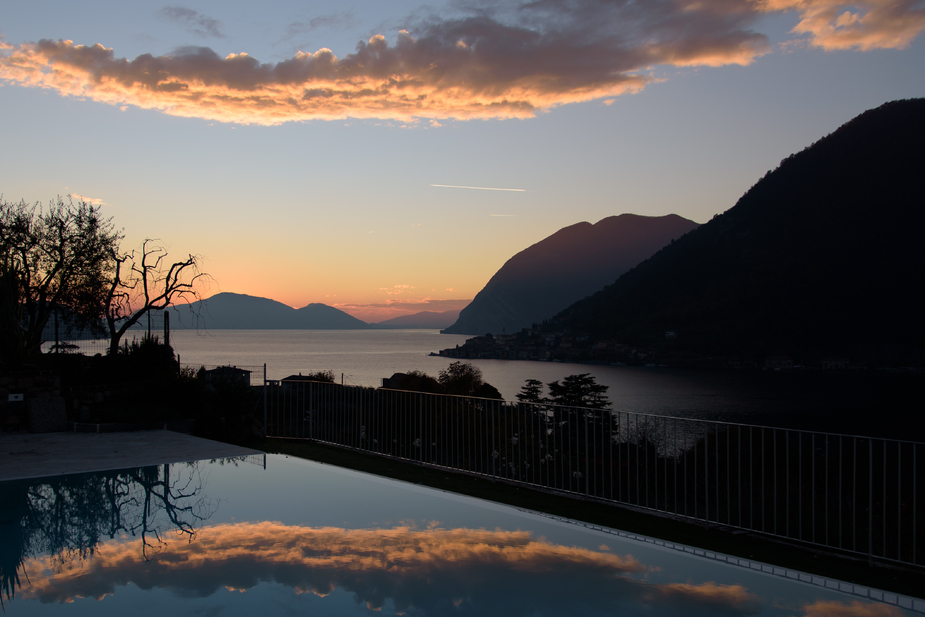 Sonnenuntergangswolken im Schwimmenpfuhl am Iseosee