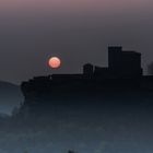 Sonnenuntergang_Trifels_Silhouette