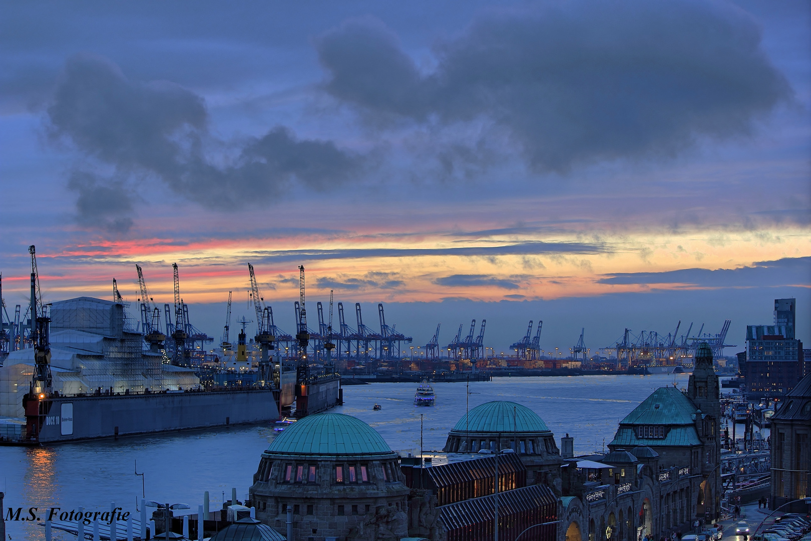 Sonnenuntrgang im HH Hafen