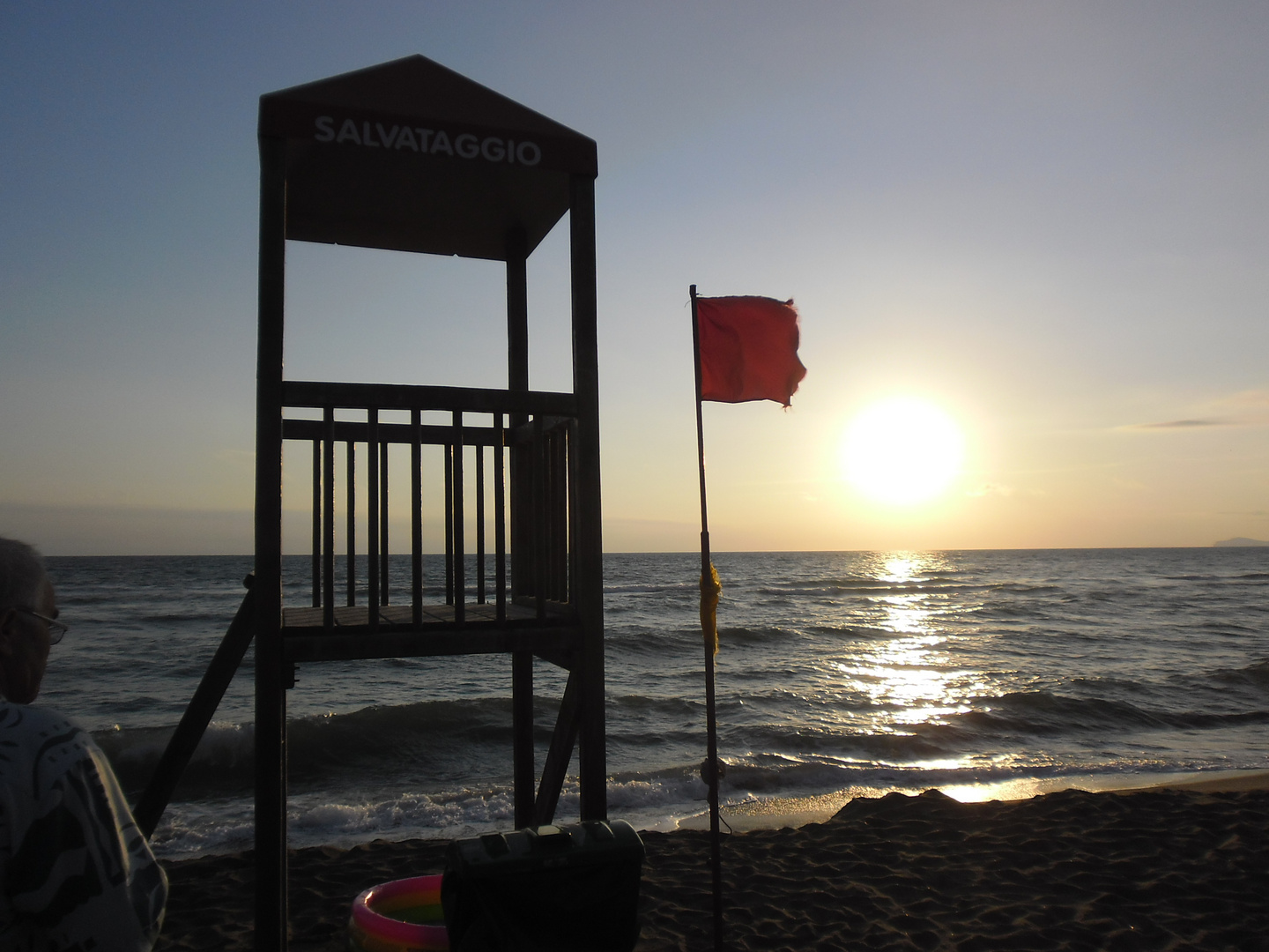 Sonnenutergang am Strand von Baia Domizia