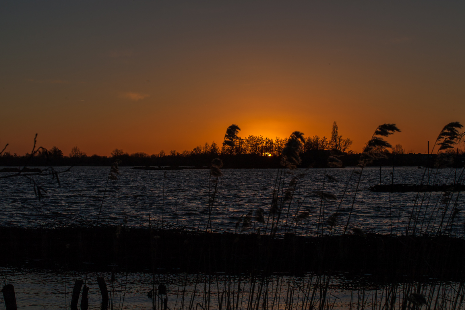 Sonneuntergänge am See