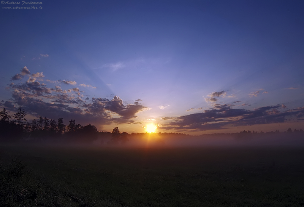 Sonneuntergang nach Blitz und Donner