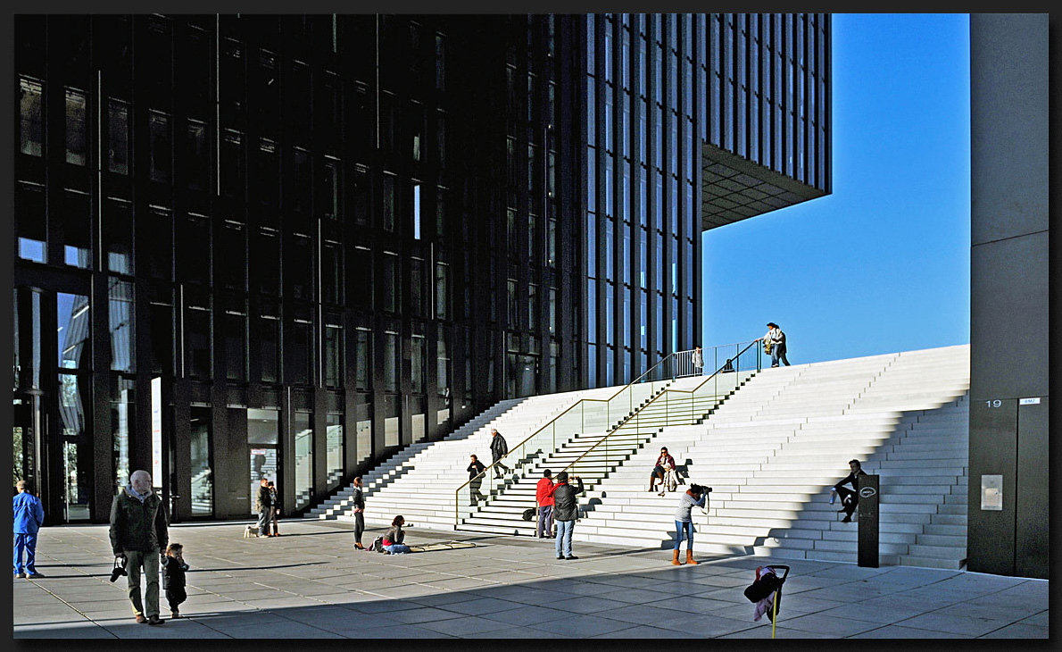 Sonnige Freitreppe am Hyatt-Hotel