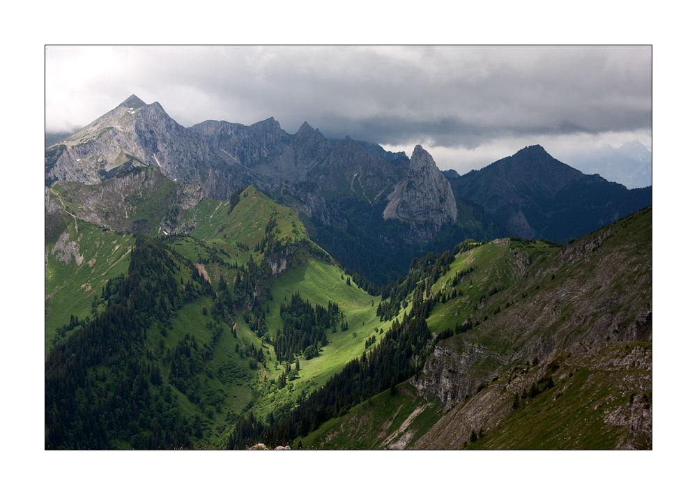 Sonnige Spotlights und finstere Schatten