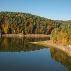 Sonniger Herbsttag am Stausee