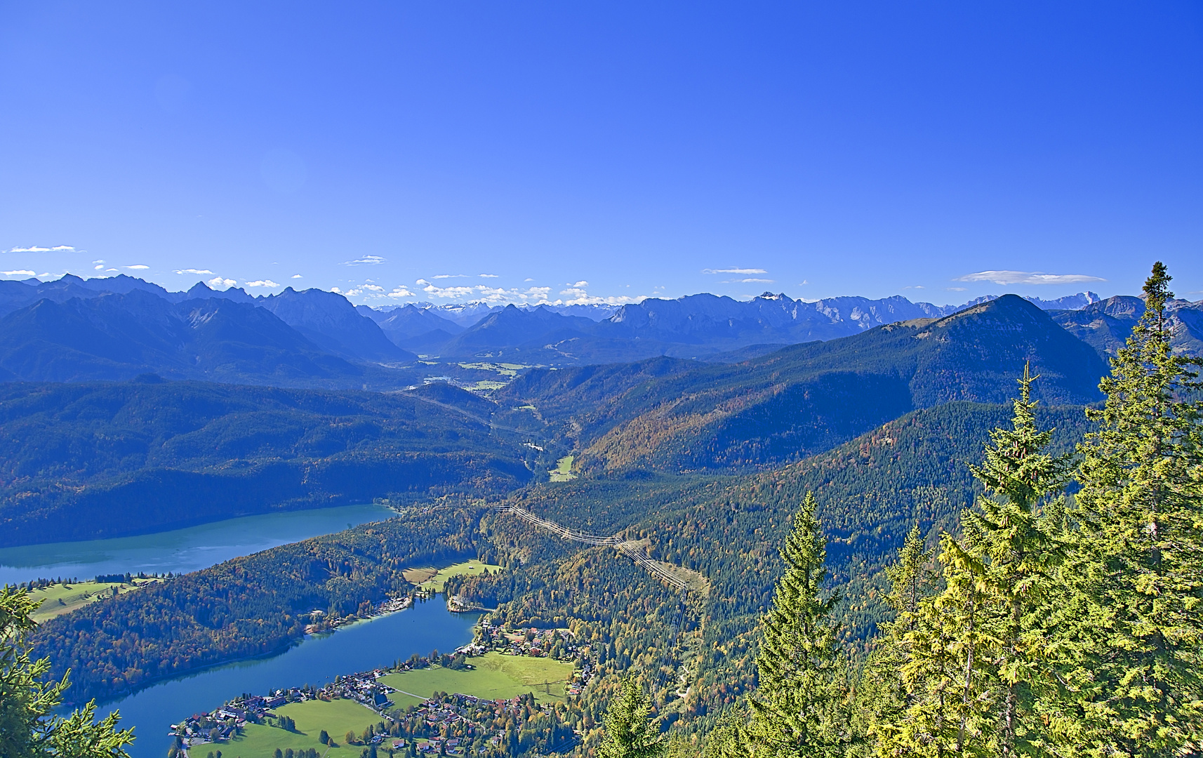 Sonniger Herbsttag in den Voralpen