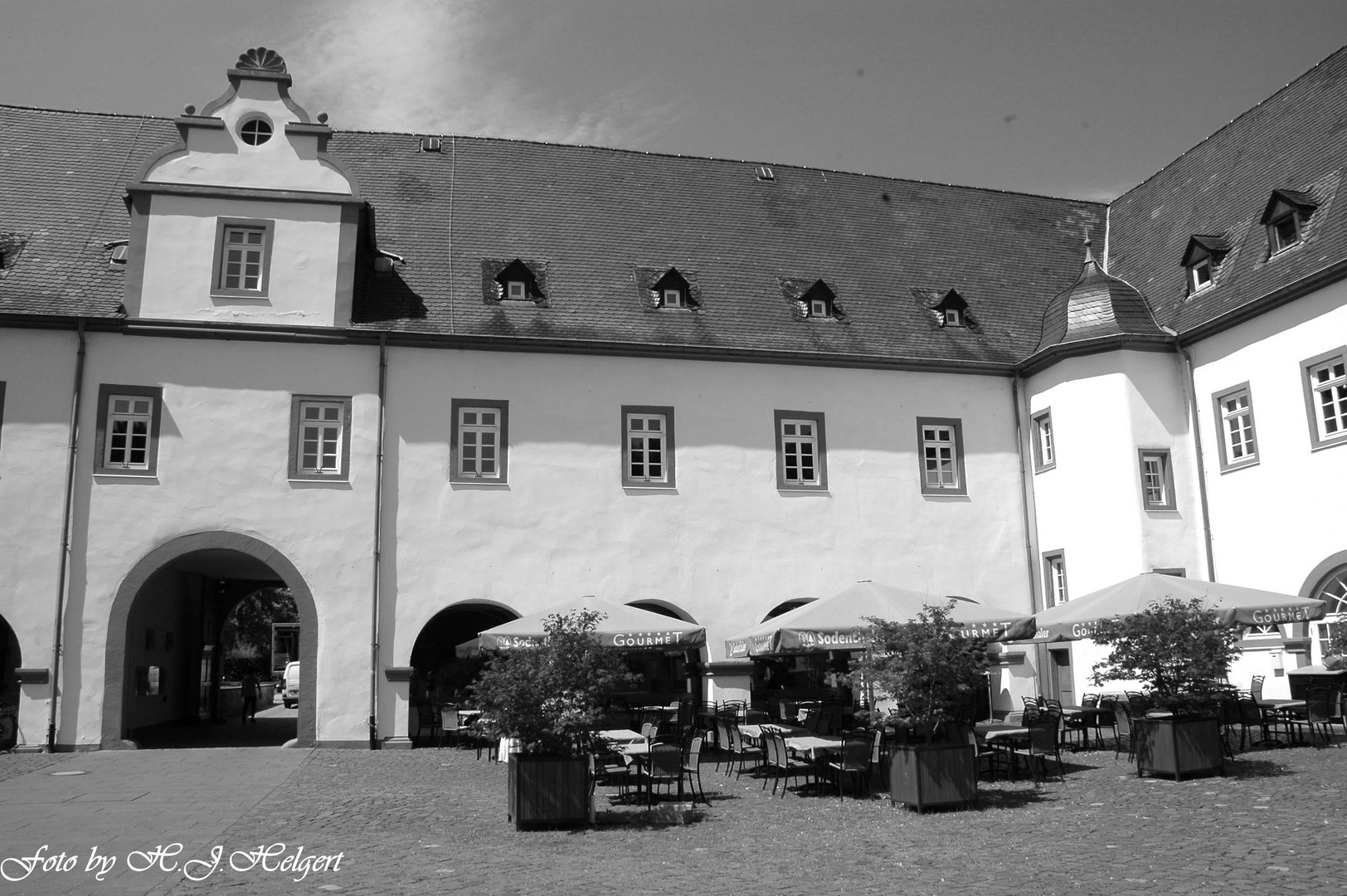 Sonniger Innenhof Schloss Heusenstamm