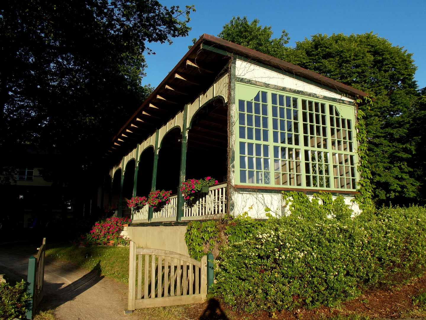 sonniger pavillon