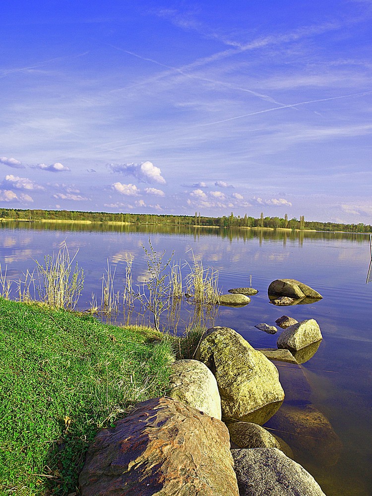 sonniger Wasserweg