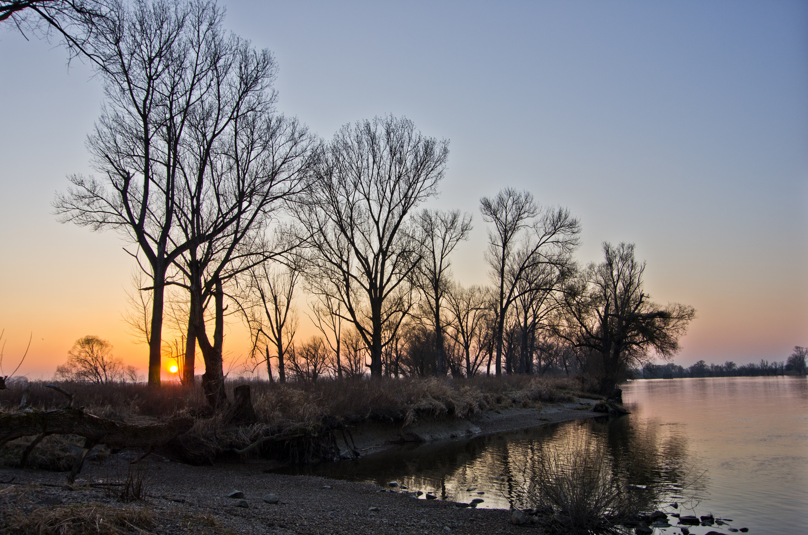 Sonniges Donauufer