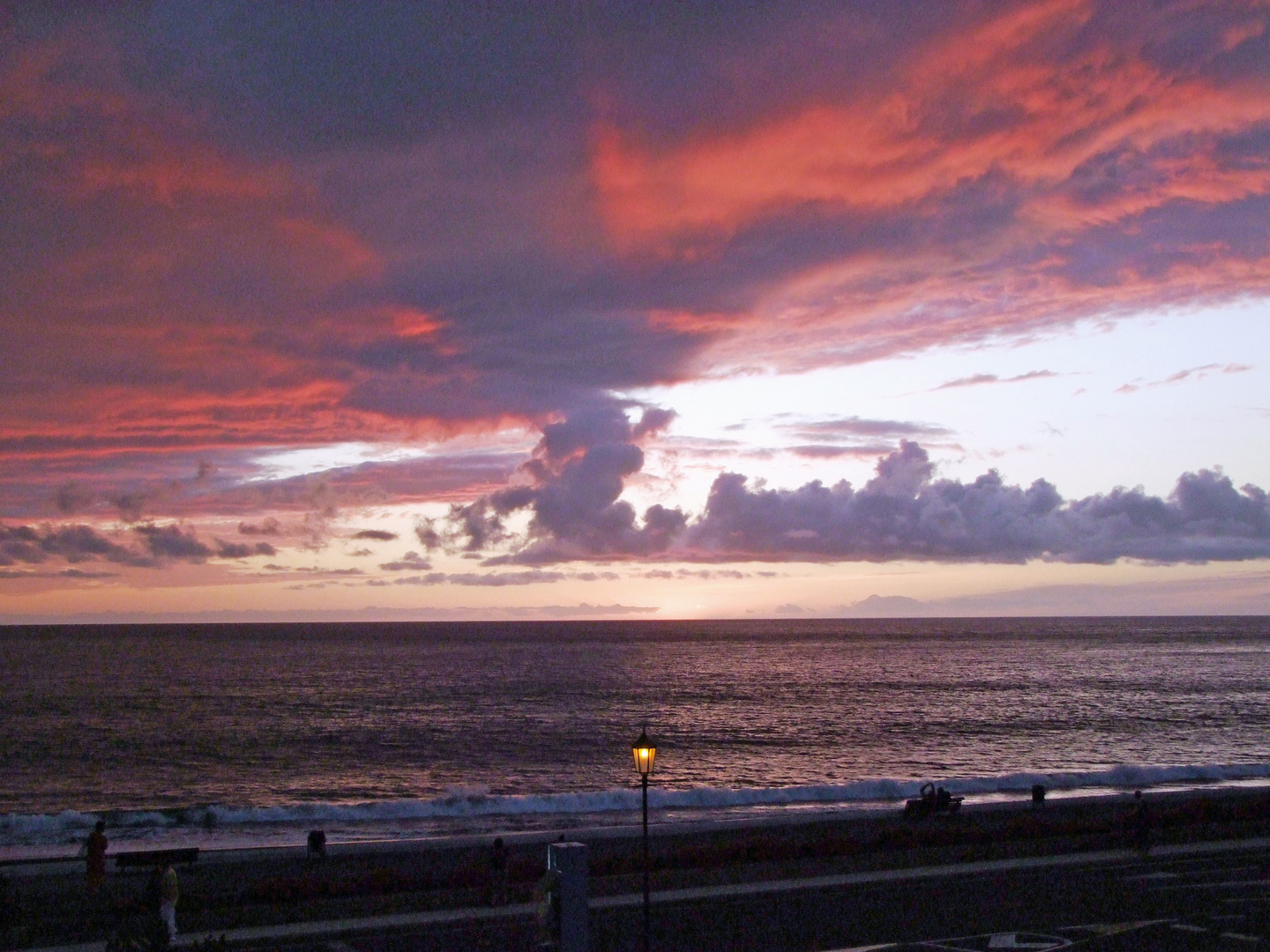 Sonnnenuntergang in La Puntilla am Strand von Valle Gran Rey.