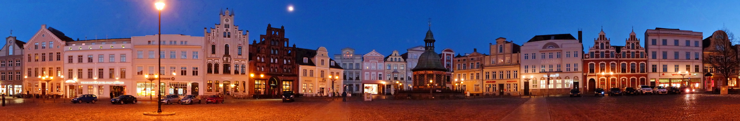 Sonntag Abend in Wismar am Markt Foto & Bild abend, panorama, blaue stunde Bilder auf