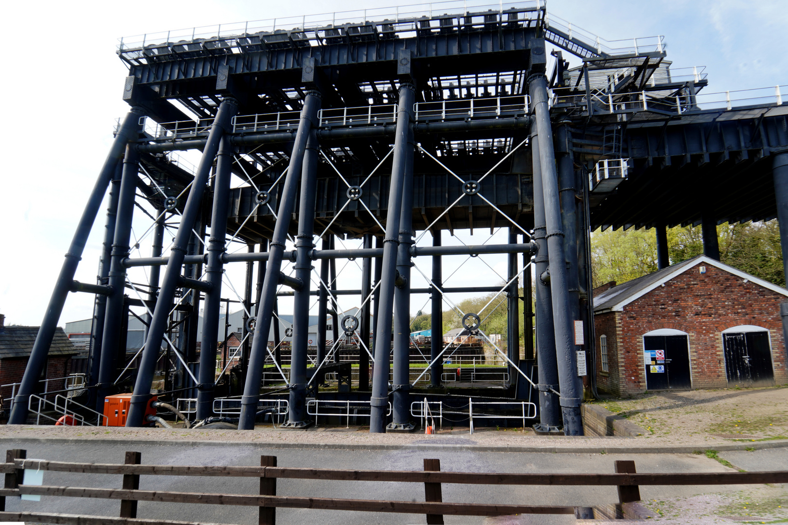 Sonntag am Anderton Lift, UK