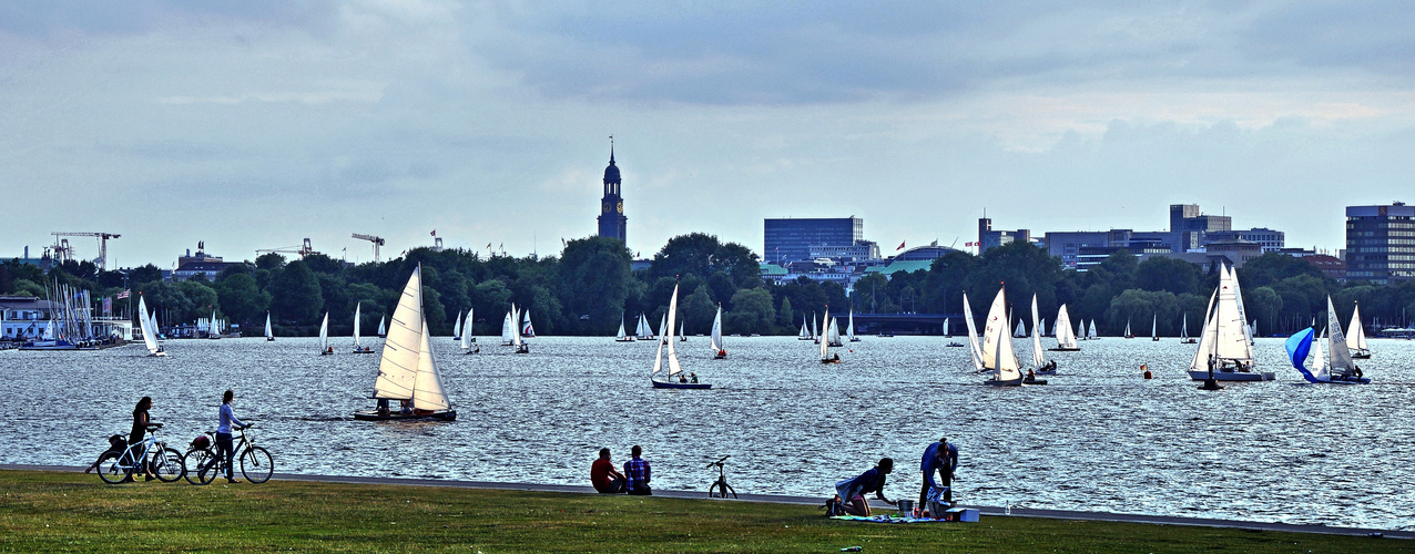 Sonntag an der Alster