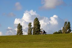 Sonntag mit Sonne auf dem Deich