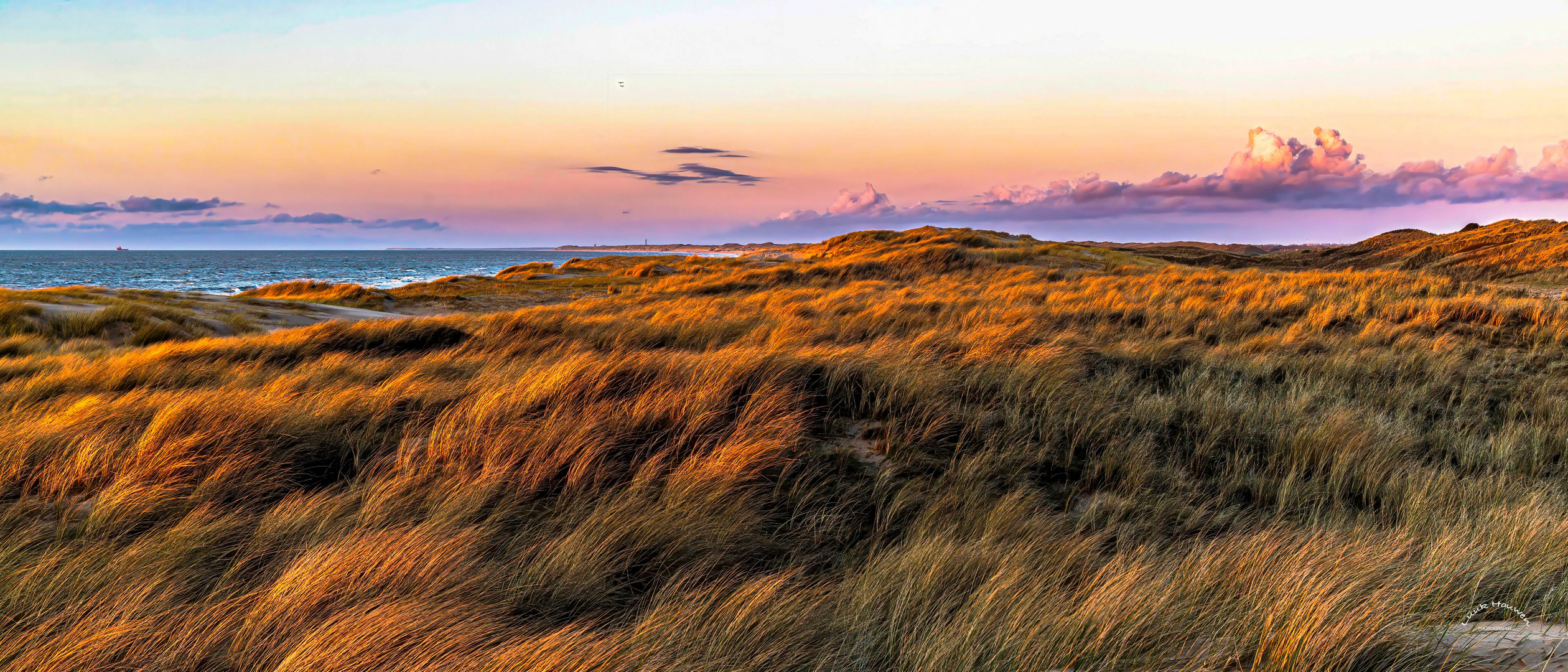 Sonntag mit Sonne: Sonnenuntergang über den Dünen / Sunset over the dunes