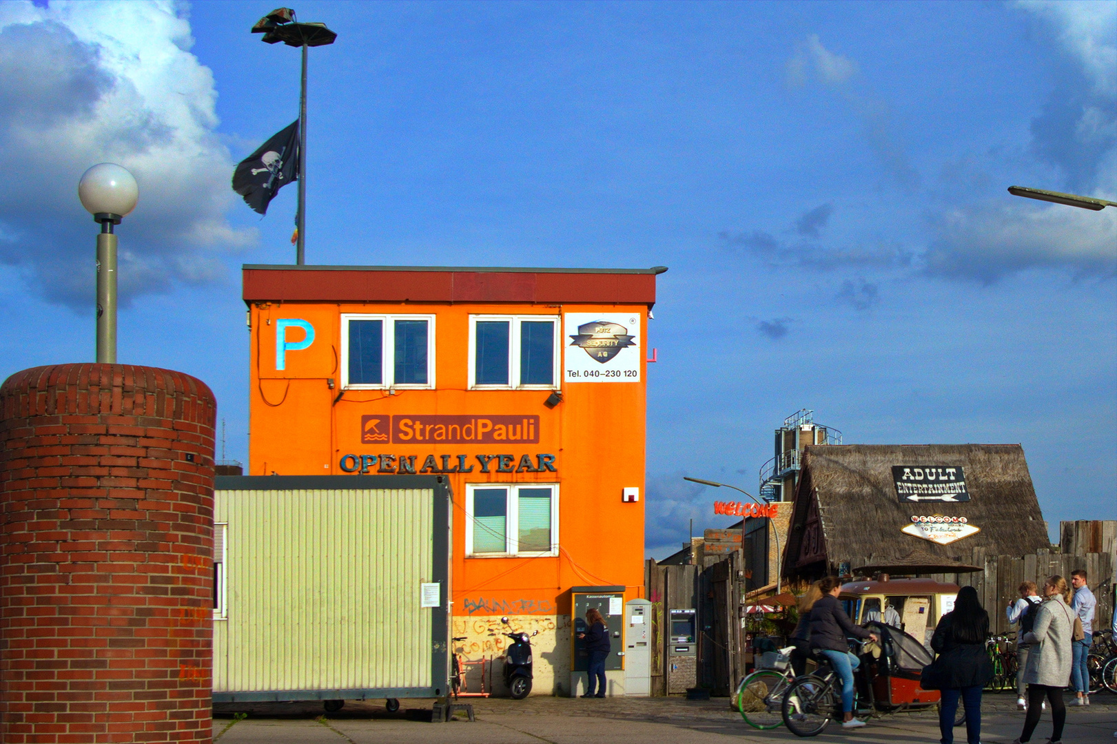 Sonntag mit Sonne - StrandPauli am Hamburger Hafen