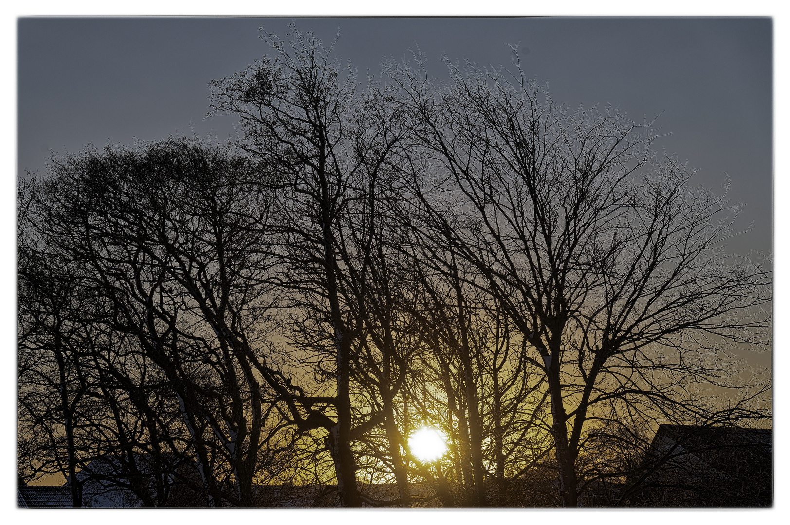 Sonntag mit Sonne - über den Dächern