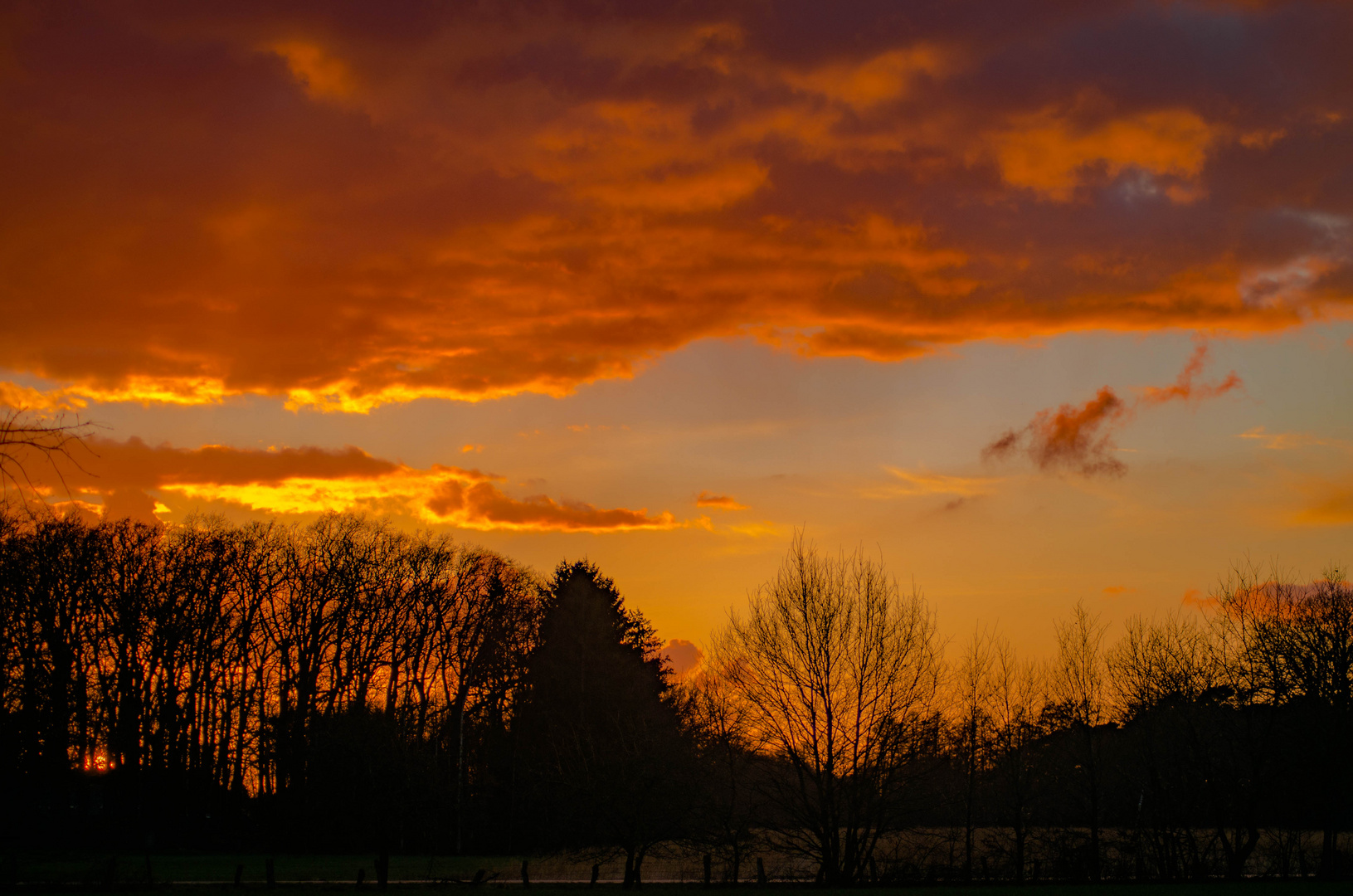 "Sonntag mit Sonne" und die Wolken leuchten weiter